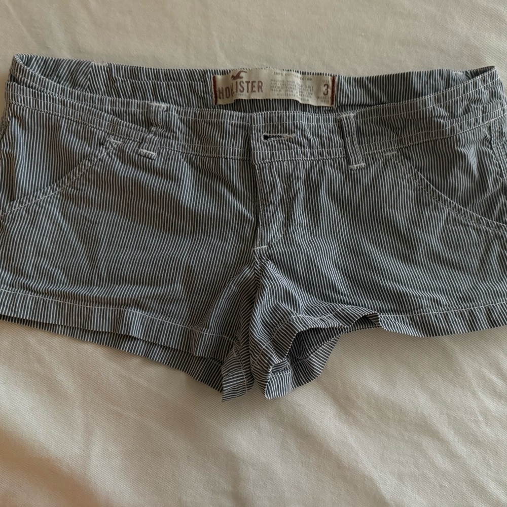 Hollister Blue and White (searsucker)Shorts Classic Style. - Picture 5 of 7